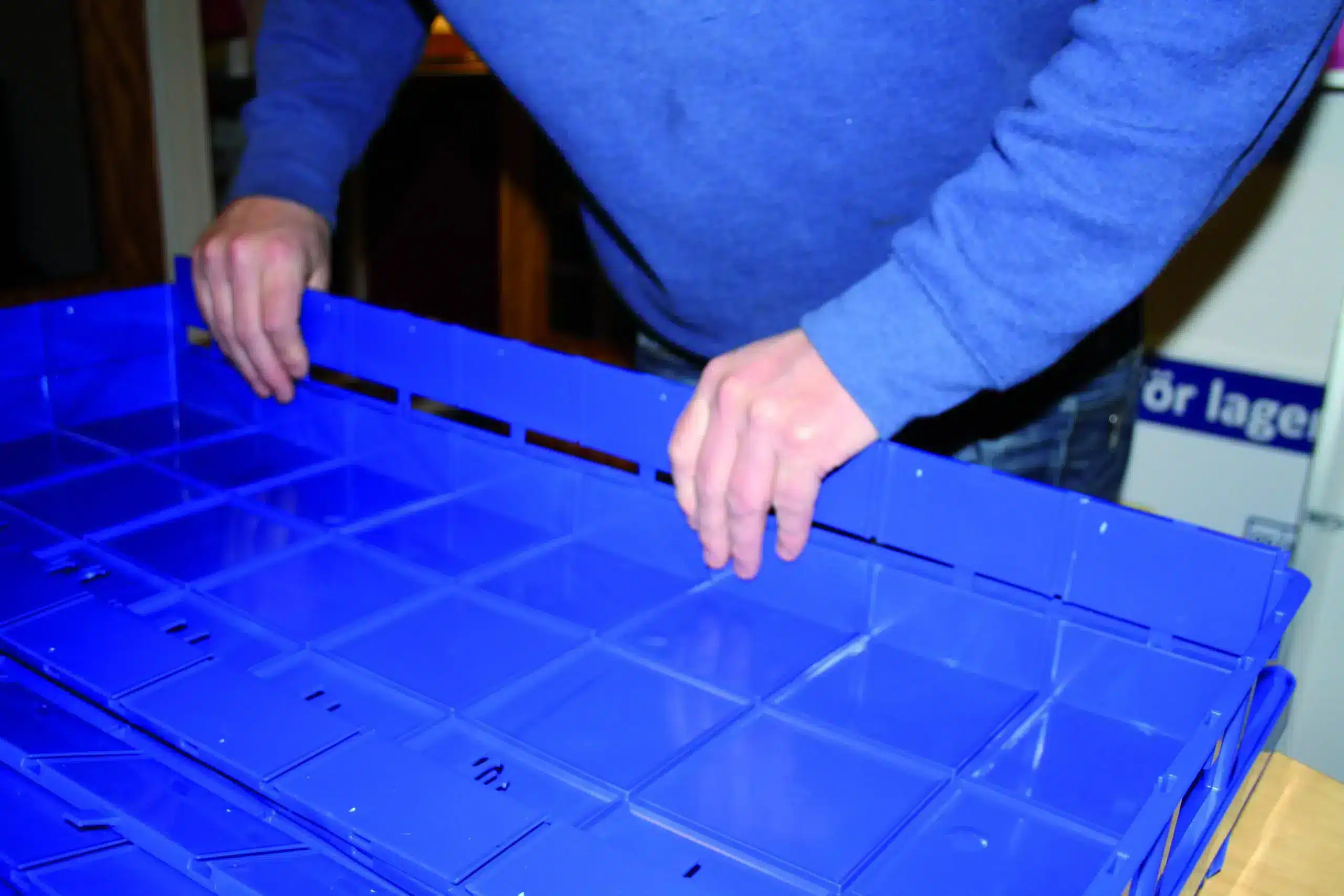 S72 flexibox montering scaled Flexibox 800x600mm 48 compartments h = 100mm complete with dividers - image 3